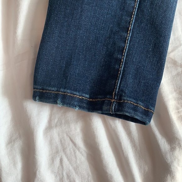 Mid Rise Jeans - Picture 5 of 9